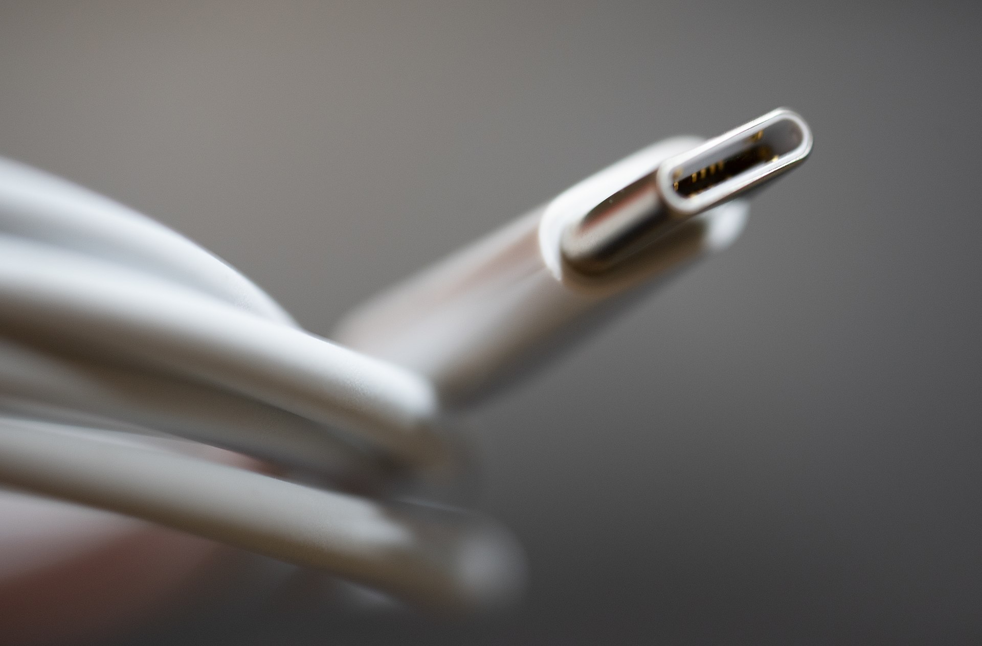 Illustration for Why a USB-C Charger Does Not Send Full Power Right Away.